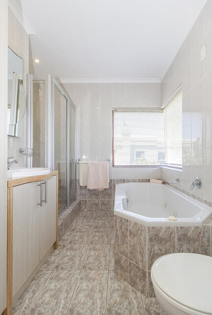 Master Ensuite Bathroom